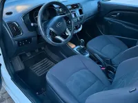 Gebraucht Kia Rio 75 PS (55 kW) 2013 Weiß Kleinwagen
