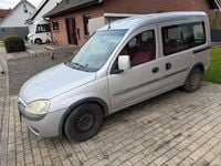 Gebraucht Opel Combo 87 PS (63 kW) 2002 Silber Van / Kleinbus