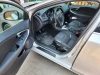 Usata Volvo V40 Momentum 150 CV (110 kW) 2016 Argento Berlina