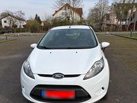Gebraucht Ford Fiesta Trend 88 PS (64 kW) 2012 Weiß Kleinwagen