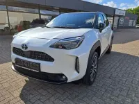 Gebraucht Toyota Yaris Elegant 116 PS (85 kW) 2022 Platinweiss metallic, dach schwarz Kleinwagen