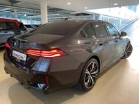 Gebraucht BMW 550e Sport Line 489 PS (359 kW) 2024 Grau Limousine