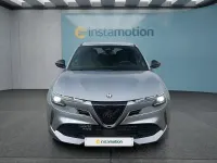 Neu Alfa Romeo Junior 145 PS (106 kW) 2026 Grau SUV