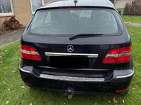 Gebraucht Mercedes 200 140 PS (102 kW) 2011 Schwarz Limousine