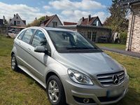 Gebraucht Mercedes B150 95 PS (69 kW) 2009 Silber Van / Kleinbus