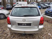 Gebraucht Toyota Avensis Executive 129 PS (94 kW) 2005 Silver metallic Kombi