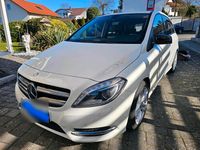 Gebraucht Mercedes B200 156 PS (114 kW) 2014 Weiß Van / Kleinbus