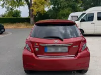 Gebraucht Toyota Yaris 90 PS (66 kW) 2014 Rot Kleinwagen