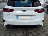 Gebraucht Kia Ceed Spirit 140 PS (102 kW) 2018 Andere farben Kleinwagen