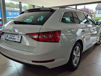 Gebraucht Skoda Superb 150 PS (110 kW) 2022 Weiß Kombi
