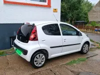 Gebraucht Peugeot 107 68 PS (50 kW) 2012 Weiß Kleinwagen