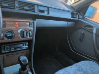 Gebraucht Mercedes E230 132 PS (97 kW) 1989 Silber Limousine