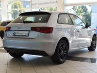 Gebraucht Audi A3 Attraction 110 PS (80 kW) 2015 Silber Limousine