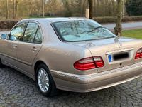 Gebraucht Mercedes E320 224 PS (164 kW) 2001 Gold Limousine