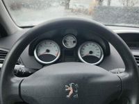 Gebraucht Peugeot 207 73 PS (53 kW) 2009 Weiß Kleinwagen