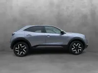 Gebraucht Opel Mokka Elegance 101 PS (74 kW) 2023 Kontrast grau/quarz silber SUV