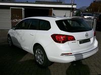 Gebraucht Opel Astra Selection 110 PS (80 kW) 2012 Schneeweiss/summitwhite/arctic Kombi
