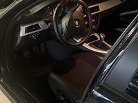 Gebraucht BMW 320 177 PS (130 kW) 2009 Schwarz Limousine