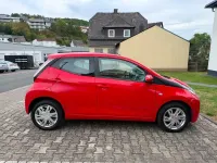Gebraucht Toyota Aygo X-play 69 PS (50 kW) 2015 Rot Kleinwagen