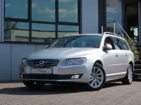Używany Volvo V70 Standard 150 KM (110 kW) 2016 Srebrny Kombi