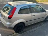 Używany Ford Fiesta 60 KM (44 kW) 2003 Srebrny Hatchback