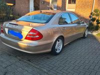 Gebraucht Mercedes E240 Avantgarde 177 PS (130 kW) 2003 Gold Limousine