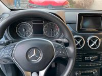 Gebraucht Mercedes B200 156 PS (114 kW) 2012 Silber Van / Kleinbus