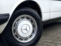 Gebraucht Mercedes 200 109 PS (80 kW) 1982 Weiß Limousine