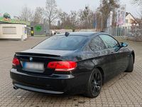 Gebraucht BMW 320 177 PS (130 kW) 2007 Schwarz Coupé