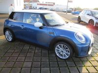 Gebraucht Mini Cooper Classic 136 PS (100 kW) 2021 Island blue metallic Kleinwagen