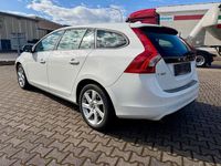 Gebraucht Volvo V60 122 PS (89 kW) 2016 Weiß Kombi