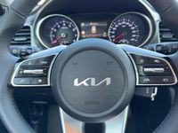 Neu Kia Ceed Best 140 PS (102 kW) 2025 Grau Kleinwagen