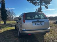 Gebraucht Ford Focus Ambiente 101 PS (74 kW) 2006 Silber Limousine