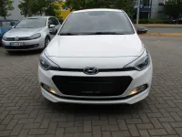 Gebraucht Hyundai i20 Passion 101 PS (74 kW) 2018 Weiß Limousine