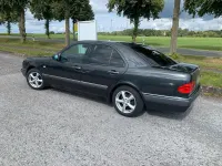 Gebraucht Mercedes E200 136 PS (100 kW) 1997 Schwarz Limousine