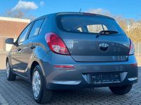 Gebraucht Hyundai i20 Edition 86 PS (63 kW) 2014 Grau Kleinwagen