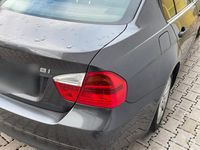 Gebraucht BMW 318 129 PS (94 kW) 2005 Grau Limousine