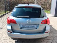 Usata Opel Astra Design Edition 95 CV (69 kW) 2011 Argento Station wagon