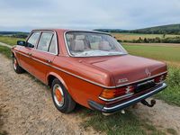 Gebraucht Mercedes 200 109 PS (80 kW) 1983 Rot Limousine