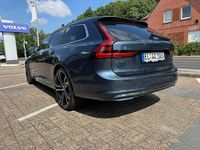 Second-hand Volvo V90 Ultimate 197 CP (144 kW) 2024 Albastru Break