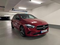Gebraucht Mercedes B220 190 PS (139 kW) 2023 Rot Van / Kleinbus