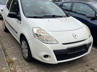Gebraucht Renault Clio II 75 PS (55 kW) 2011 Weiß Limousine
