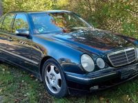 Gebraucht Mercedes E200 136 PS (100 kW) 1999 Schwarz Limousine