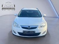 Gebraucht Opel Astra Design Edition 165 PS (121 kW) 2011 Schneeweiss/summitwhite/arctic Kombi