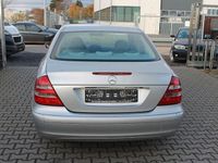 Gebraucht Mercedes E200 163 PS (119 kW) 2003 Silber Limousine