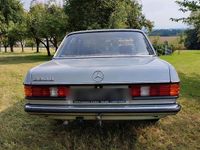 Gebraucht Mercedes 240 72 PS (52 kW) 1982 Silber Limousine