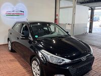 Gebraucht Hyundai i20 Basis 75 PS (55 kW) 2017 Limousine
