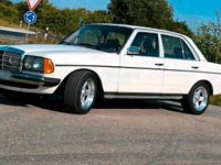 Gebraucht Mercedes E230 136 PS (100 kW) 1983 Weiß Limousine