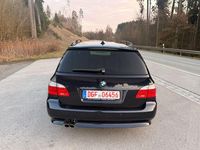 Gebraucht BMW 525 197 PS (144 kW) 2007 Blau Limousine