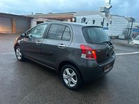 Gebraucht Toyota Yaris 100 PS (73 kW) 2011 Grau Kleinwagen